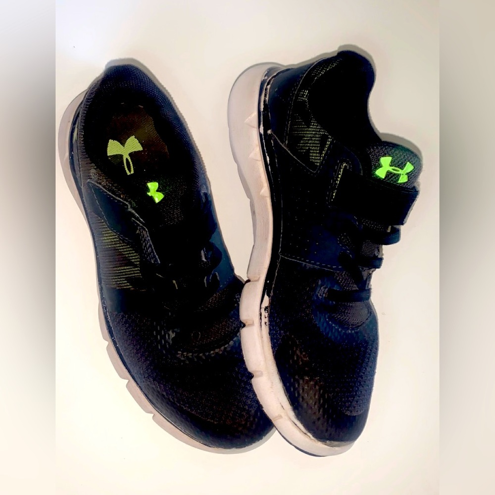 Under armour boys size 2.5 sneaker